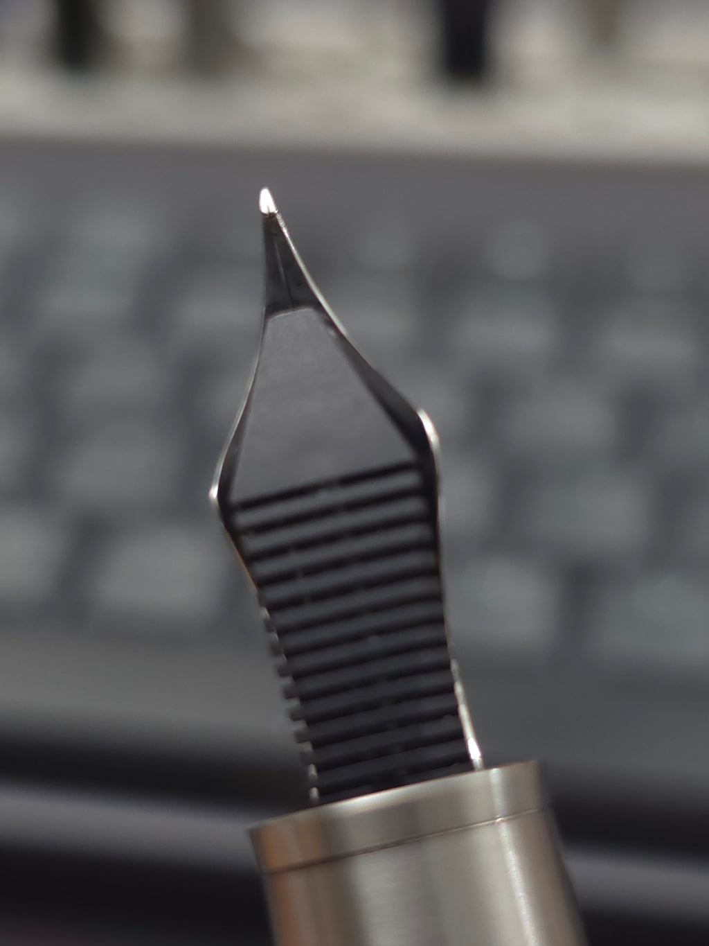 Needlepoint Ground Fountain Pen Nib Unit